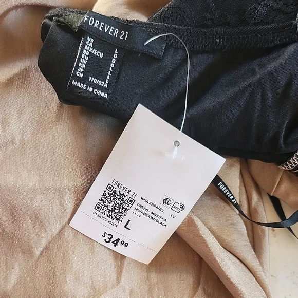 Chic Black and Tan Maxi Dress With Lace Necklines and Tie - Picture 4 of 7